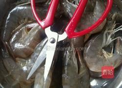 蒜香椒盐虾的做法图解1