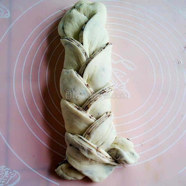 两端捏紧握到下面