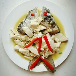 鱼头炖豆腐（幼儿食谱）的做法[图]