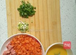 胡萝卜火腿煎饼的做法图解1