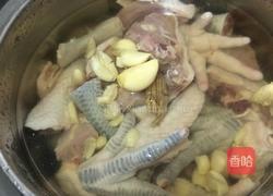 台灣山苦瓜土雞湯的做法图解3
