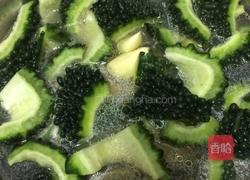 台灣山苦瓜土雞湯的做法图解5