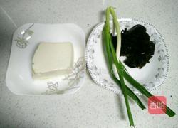 木耳烧豆腐的做法图解1