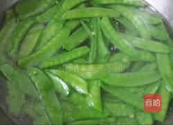 荷兰豆炒鱿鱼的做法图解2