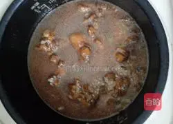 Illustration of how to make braised rice with black pepper chicken legs 5