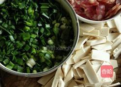 腊肠蒜香千页豆腐的做法图解1