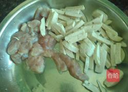 木耳苹果炒瘦肉的做法图解2