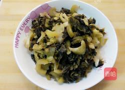 酸菜炒肉丁的做法图解2