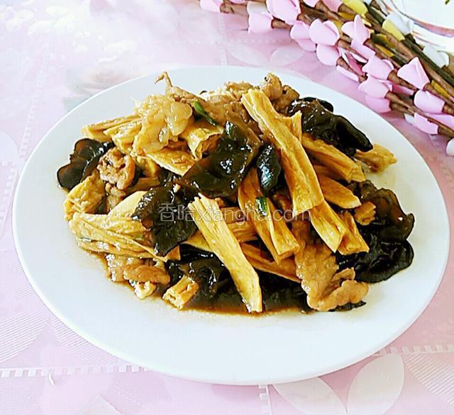 腐竹木耳炒肉片