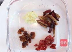 枣圆杞子蒸滑鸡的做法图解3