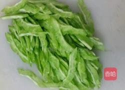 蛋煎苦瓜的做法图解1