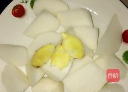 鱼干萝卜猪蹄汤的做法图解2