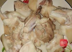 鱼干萝卜猪蹄汤的做法图解3