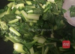 青菜香茹木耳的做法图解2