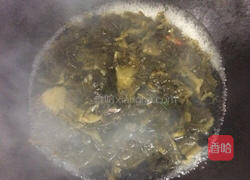 酸菜炖鸭血的做法图解2