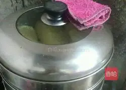 Illustration of how to cut steamed buns with corn knife 5