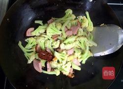 香肠炒菜花的做法图解5