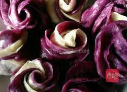 Illustration of how to make two-color purple sweet potato flower steamed buns 17