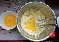 重磅百香果蛋糕的做法图解3