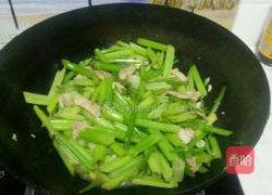芹菜炒肉的做法图解6