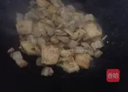 Illustration of how to make fried pork bean cakes 5