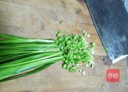 香煎韭菜鸡蛋饼的做法图解2