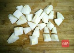 雪梨红枣菊花茶的做法图解2