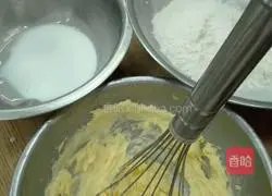 Illustration of how to make small mushroom biscuits 1