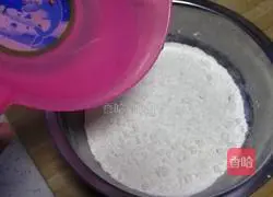 Illustration of how to make homemade egg-filled pancakes 1