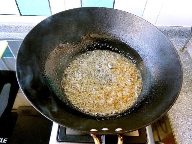 熬制这样就可以粘糖葫芦了