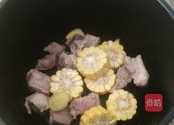 玉米排骨汤的做法图解4