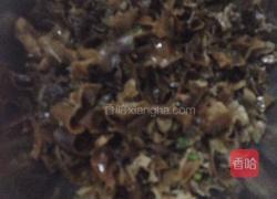 韭菜饺子，木耳饺子的做法图解1