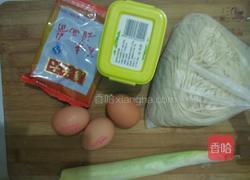 鸡蛋炸酱面的做法图解1