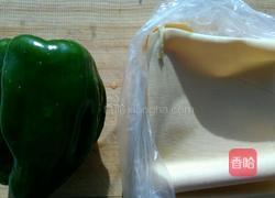 青椒干豆腐的做法图解1