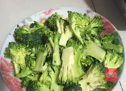 西兰花蘑菇的做法图解1