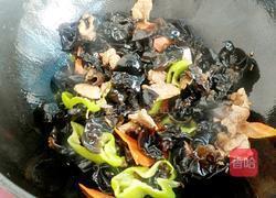 木耳炒肉的做法图解5