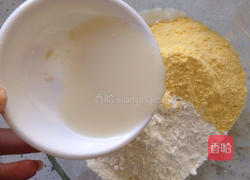 玉米豆沙饼的做法图解3