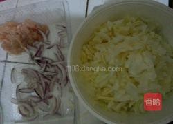 包菜炒鸡胸肉的做法图解1