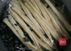 腐竹炒云耳的做法图解1