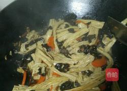 腐竹炒云耳的做法图解7