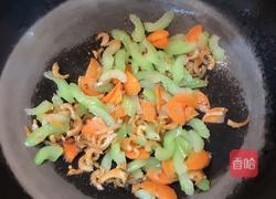 西芹炒什锦的做法图解5
