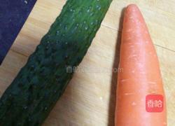 胡萝卜黄瓜丝的做法图解1