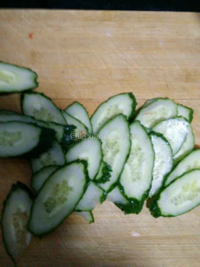 黄瓜切薄片