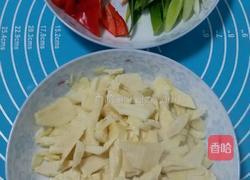 冬笋炒香肠的做法图解2