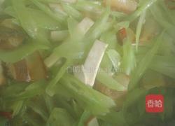 莴笋香干炒腊肉的做法图解5
