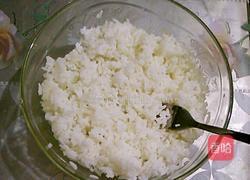 彩蔬腊味炒饭的做法图解3