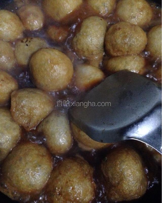 加入适量的开水，大火煮开几分钟转小火炖20分钟。