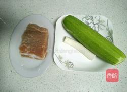 西葫芦炒肉的做法图解1