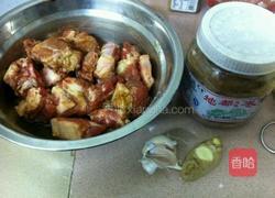 冬菜炖排骨的做法图解1