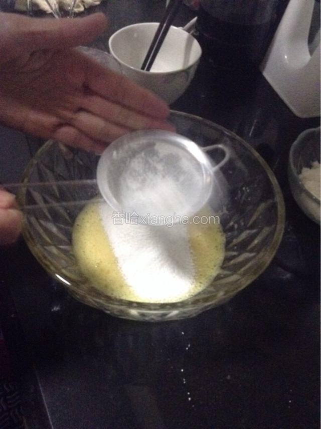 筛入低筋面粉